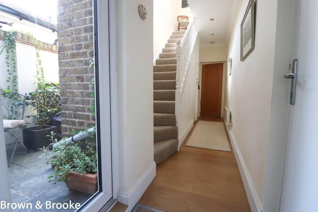 Stylish & Spacious 3 Bed Victorian House Sleeps Up To 7 - Near O2, Museums, Excel, Mazehill Station 12 Mins Direct Into London Bridge Exterior foto